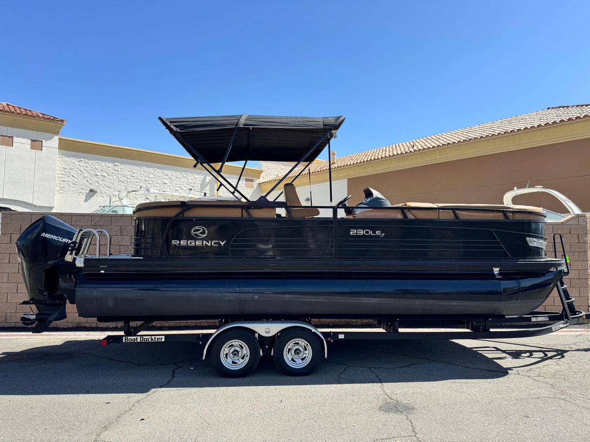 2021 Regency 230 LE3 - Sold Boat