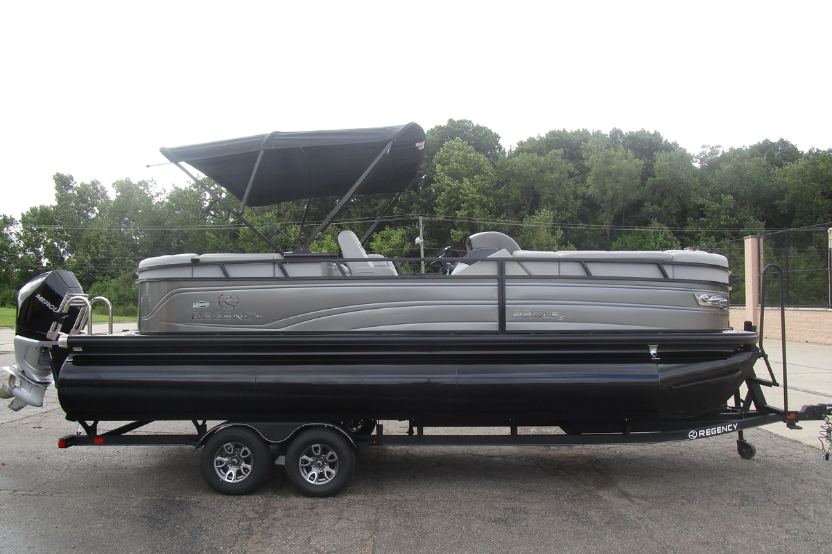 2025 Regency 230 LE3 - Sold Boat