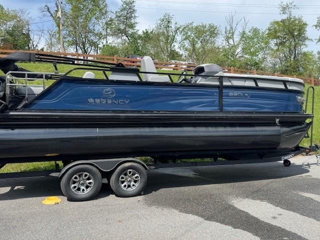 2025 Regency 230 LE3 Sport - Sold Boat