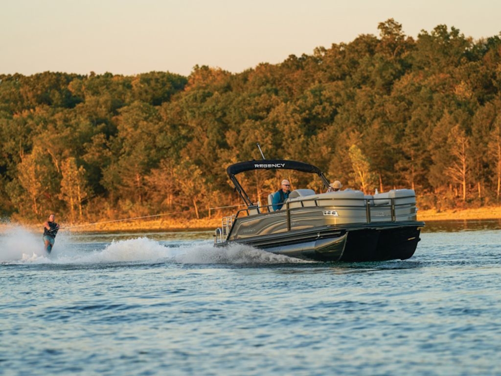 2025 Regency 230 LE3 Sport - Sold Boat