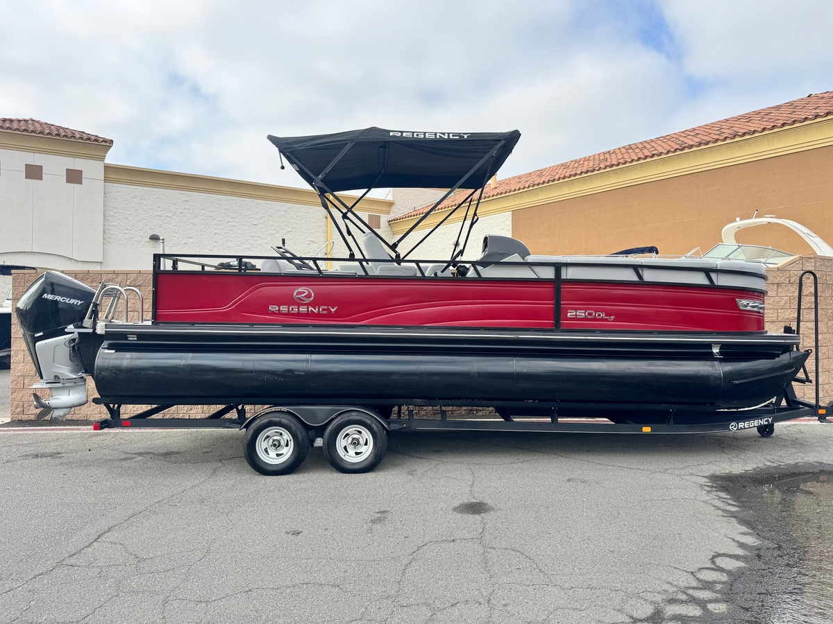 2023 Regency 250 DL3 - Sold Boat