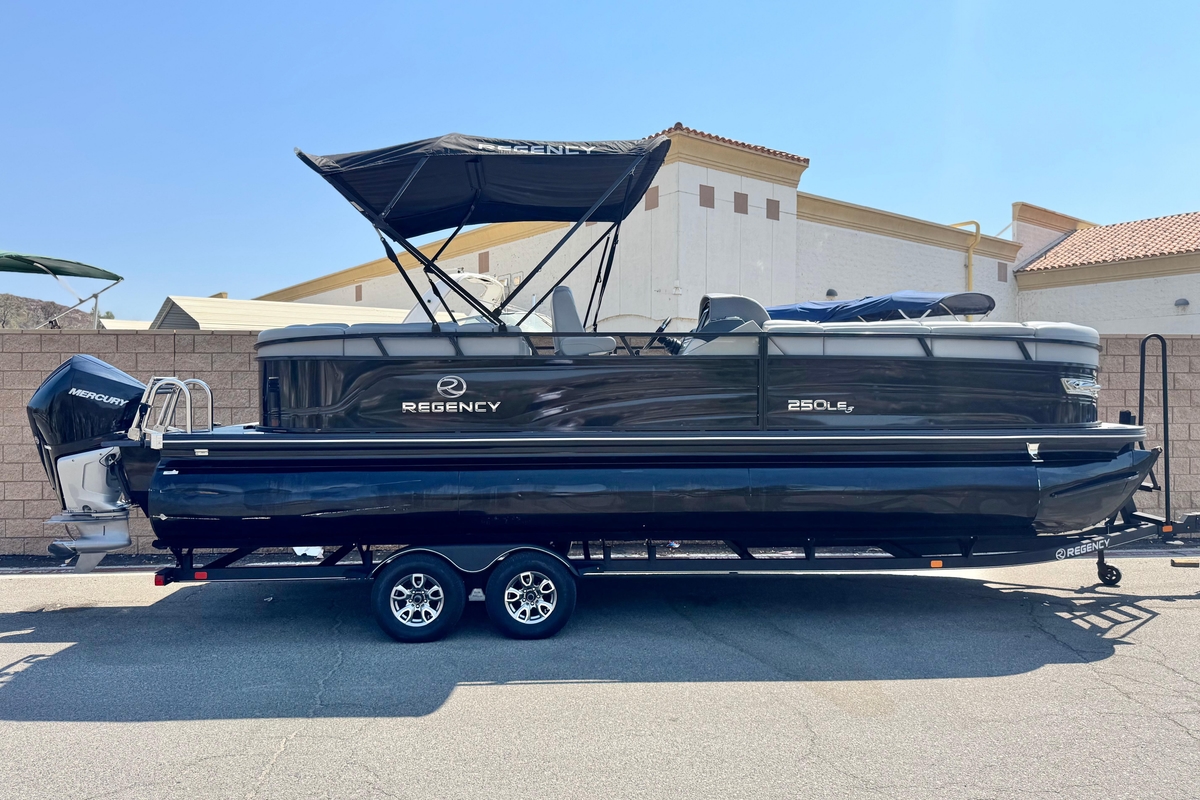 2023 Regency 250 LE3 - Sold Boat