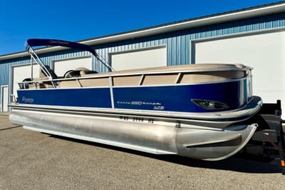 BOATZON | Regency Sun Tracker Party Barge 2012