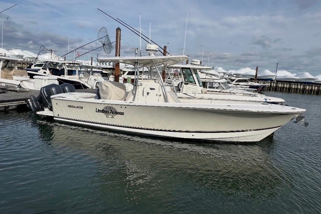 2015 Regulator 28 Forward Seating - Sold Boat