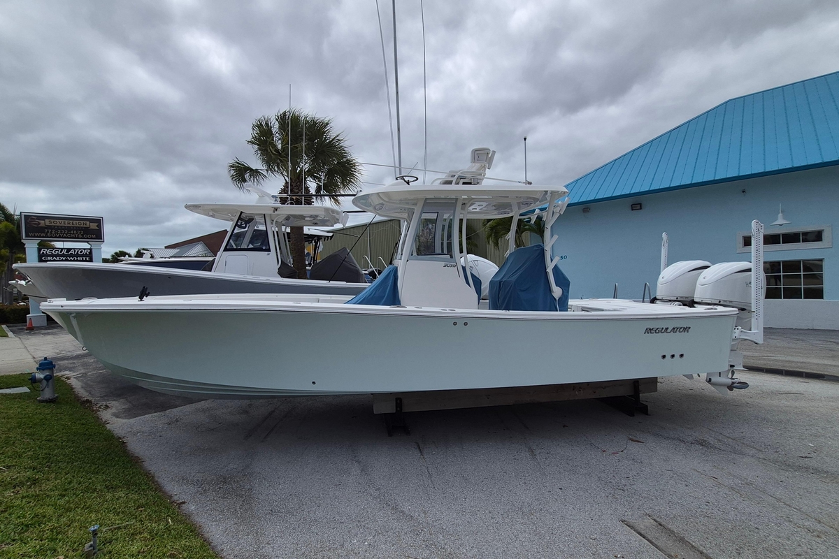 2024 Regulator 30XO - Sold Boat
