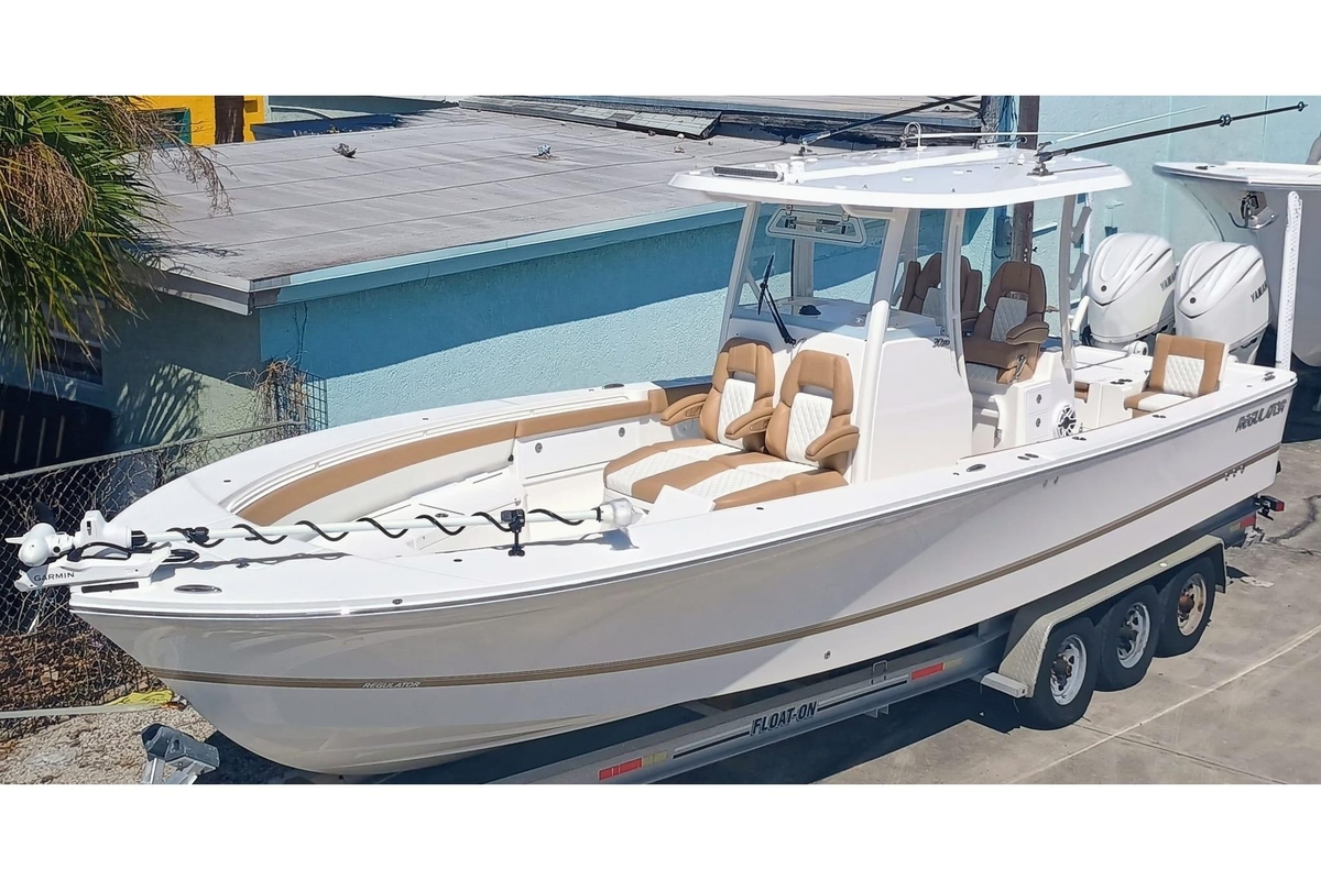 2025 Regulator 30XO - Sold Boat