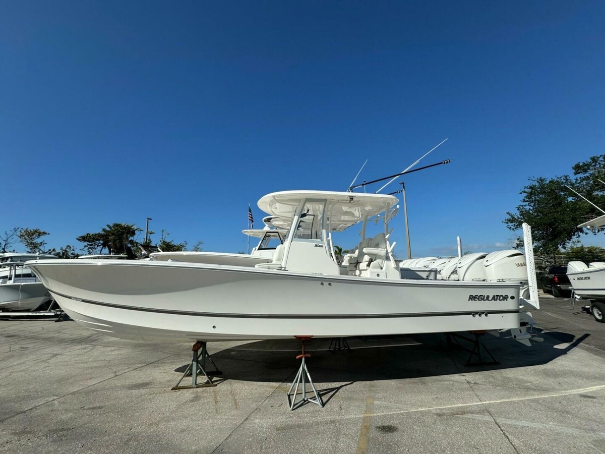 2025 Regulator 30XO - Sold Boat