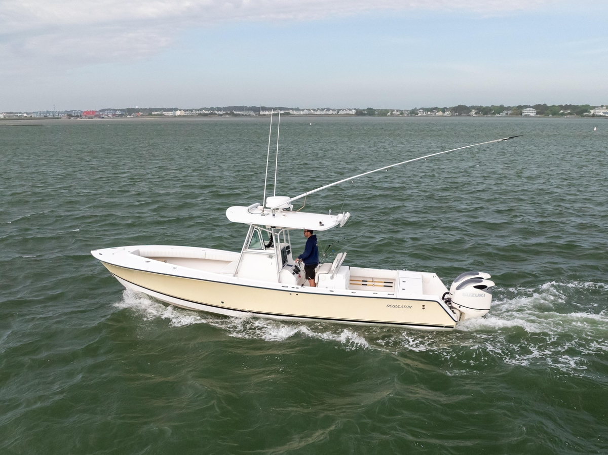 2003 Regulator 32 Center Console - Sold Boat