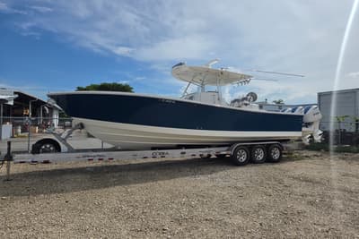 BOATZON | Regulator 34 Center Console 2018