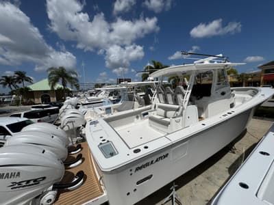 BOATZON | Regulator 37 2025 BOATZON | Regulator 37 2025