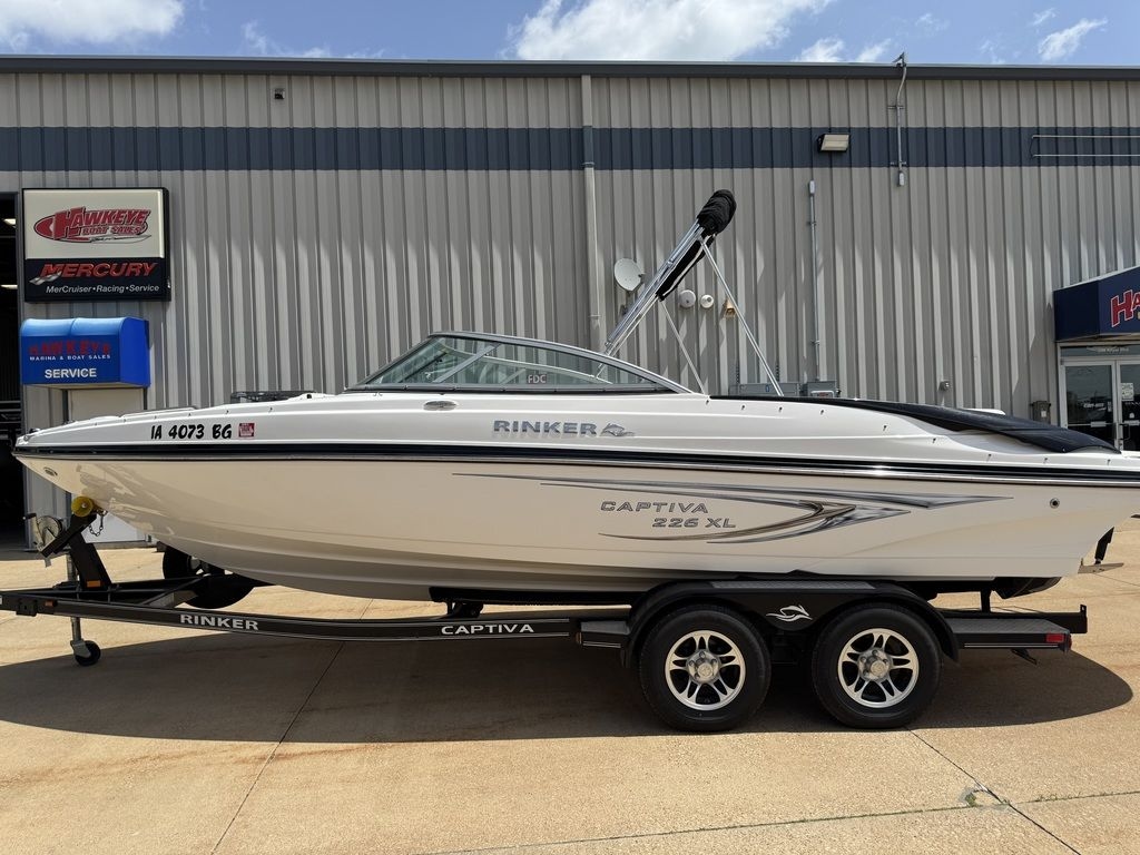 2010 Rinker 226 Captiva XL - Sold Boat