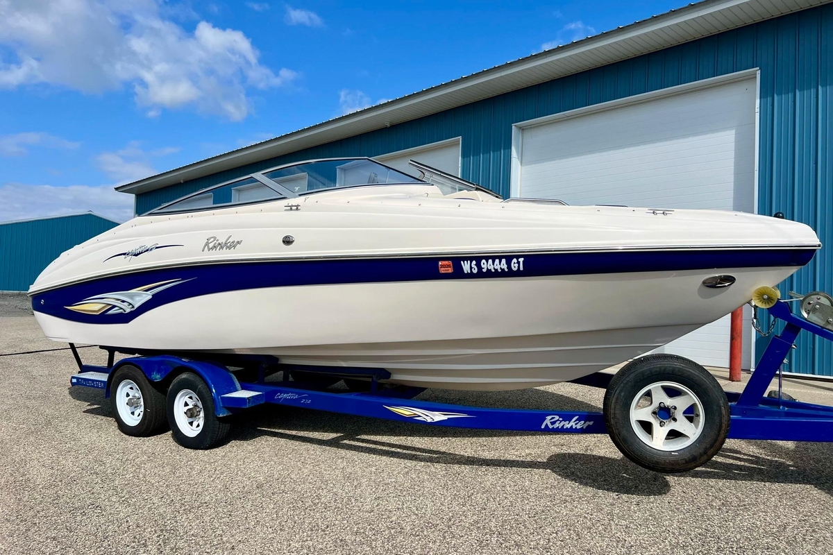 2004 Rinker 232 Captiva Bowrider - Sold Boat