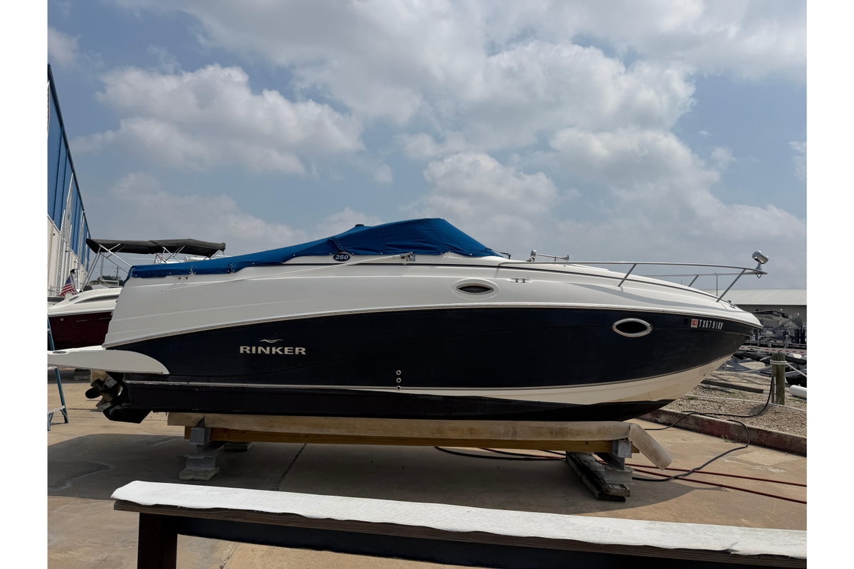 2006 Rinker 250 Express Cruiser - Sold Boat