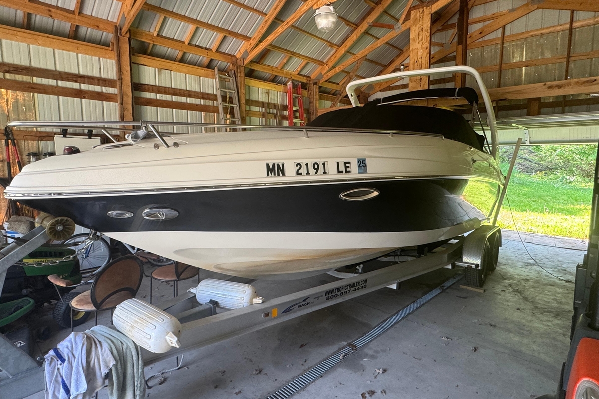 2008 Rinker 262 Captiva Cuddy - Sold Boat