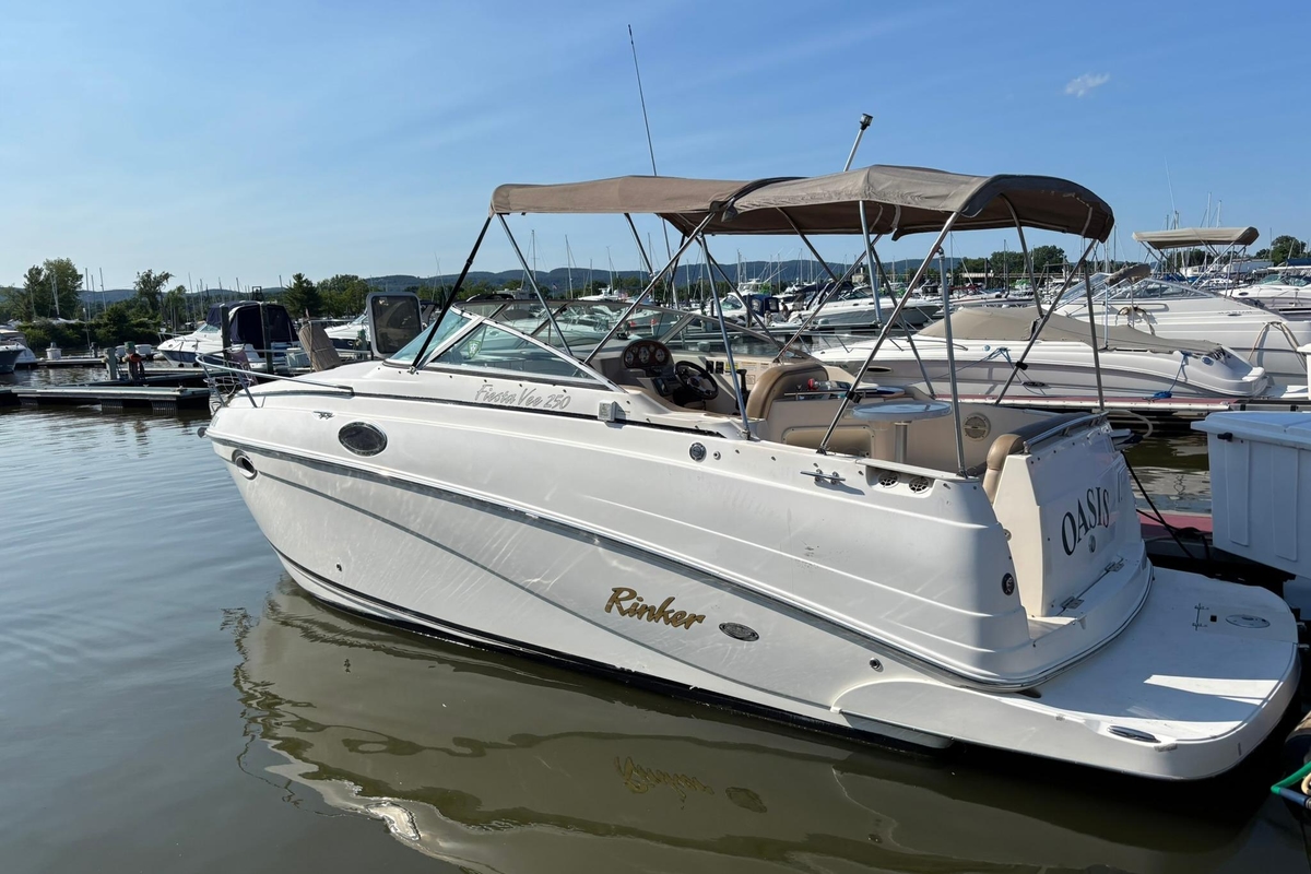 2005 Rinker Fiesta Vee 250 - Sold Boat