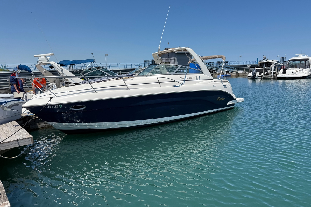 2005 Rinker Fiesta Vee 300 - Sold Boat