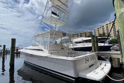 BOATZON | Riviera 4000 Offshore 2000