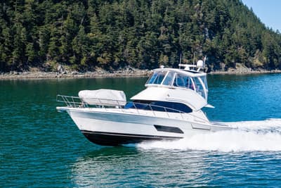 BOATZON | Riviera 43 Open Flybridge 2011