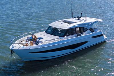BOATZON | Riviera 4300 Sport Express 2026 BOATZON | Riviera 4300 Sport Express 2026