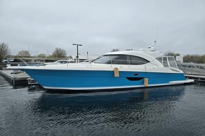 BOATZON | Riviera 4400 Sport Yacht 2009