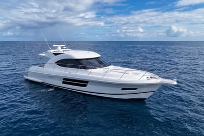 BOATZON | Riviera 5000 Sport Yacht 2016