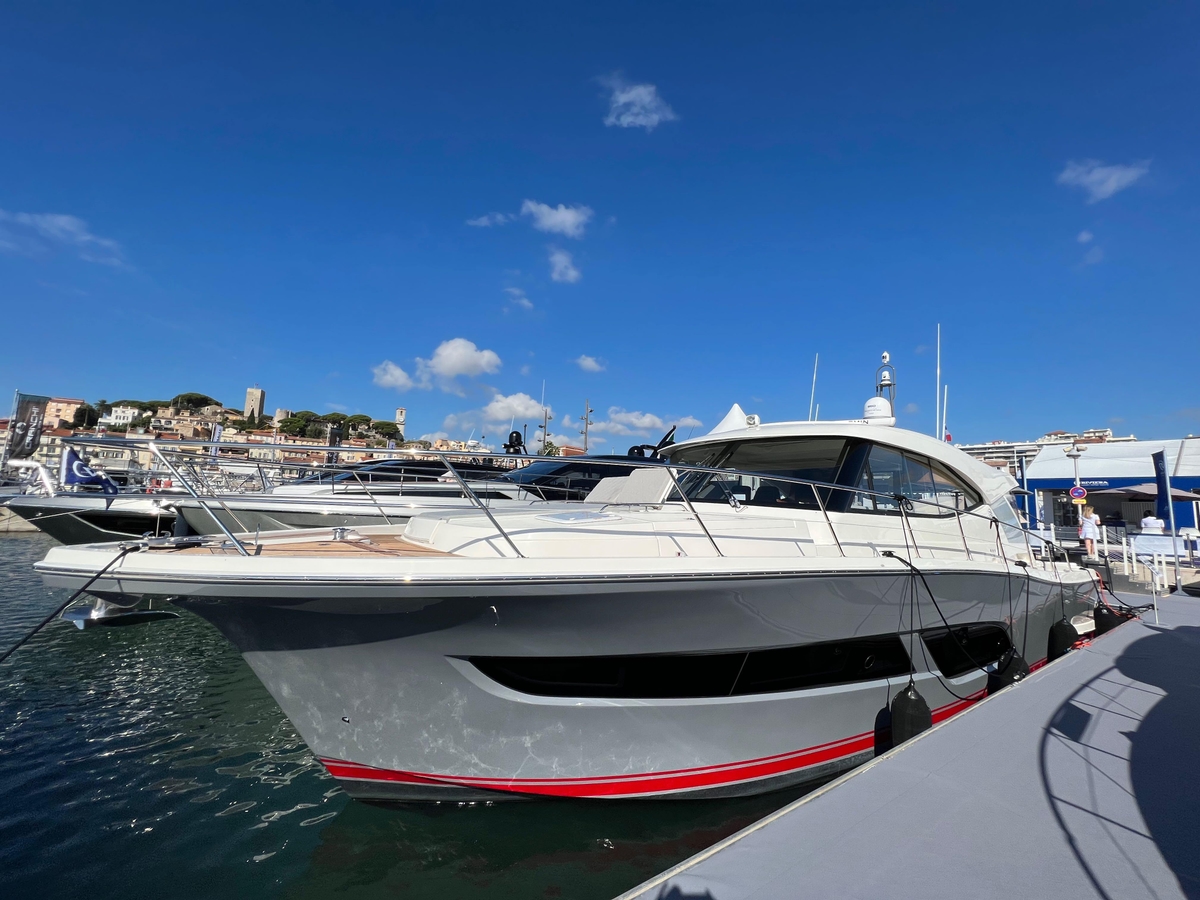 2022 Riviera 505 SUV - Sold Boat