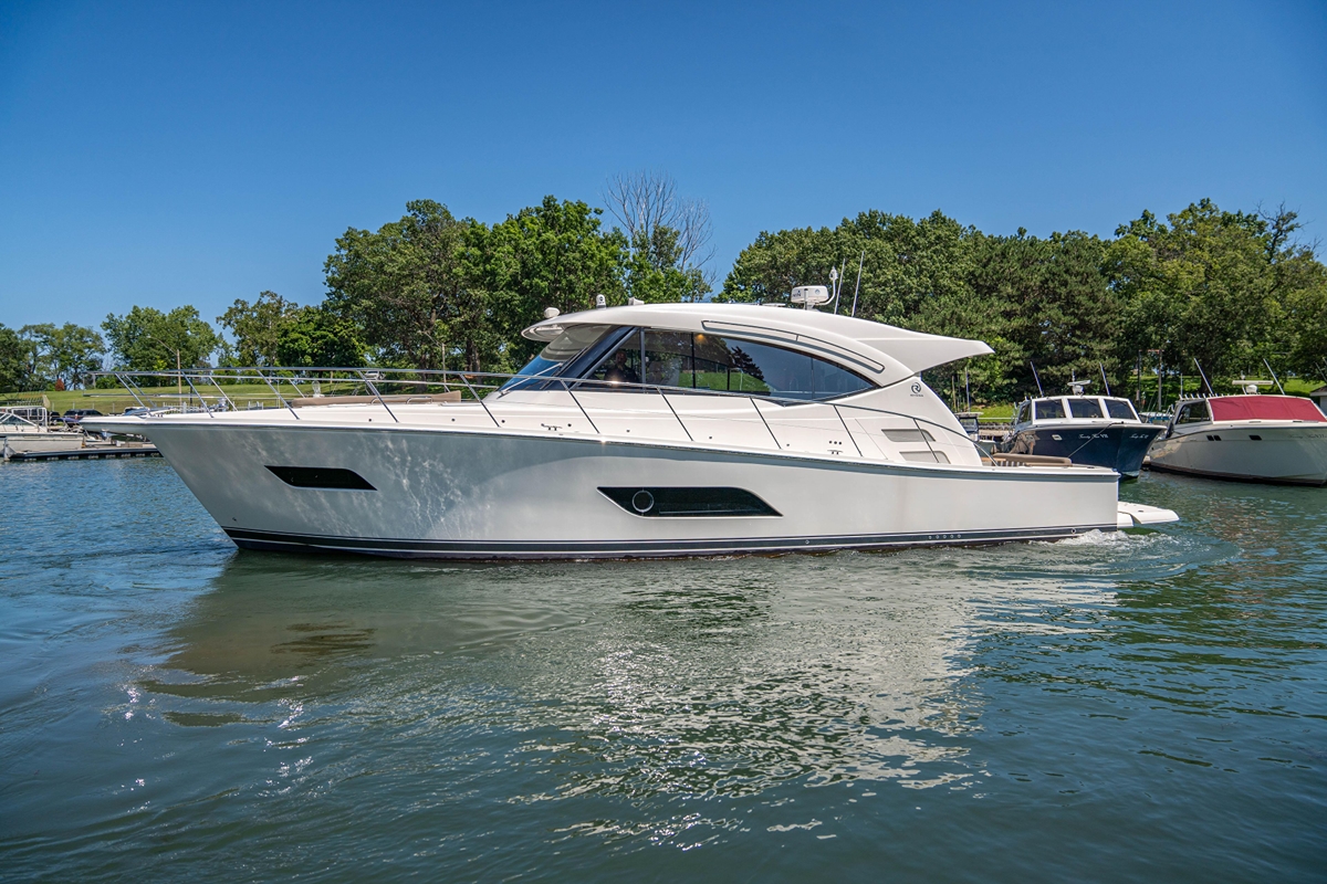 2020 Riviera 525 SUV - Sold Boat