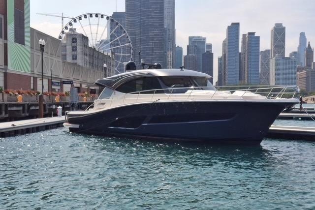 2025 Riviera 585 SUV - Sold Boat