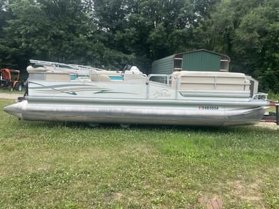 BOATZON | Riviera Cruiser LC 242 2000
