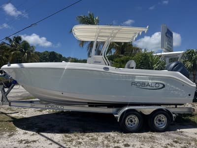 BOATZON | Robalo 202 Explorer 2027