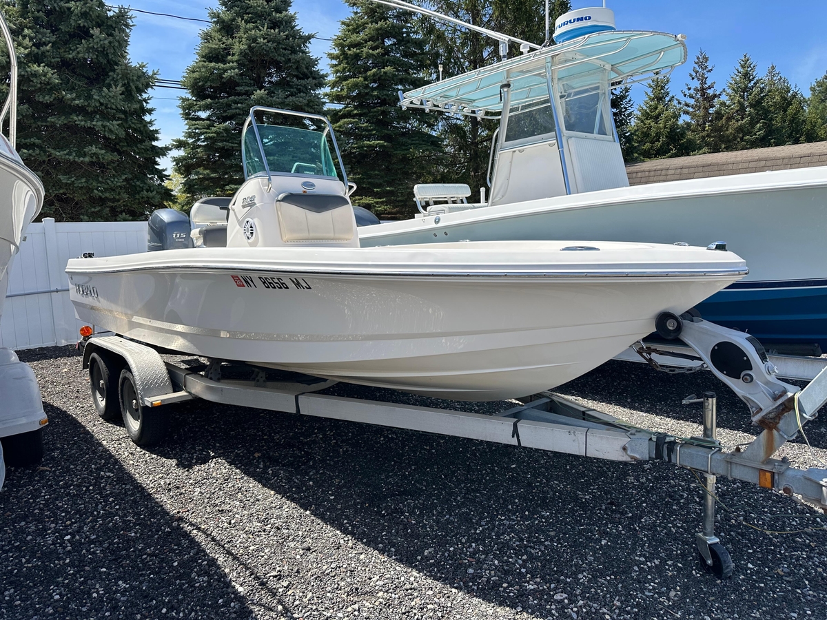 2014 Robalo 206 Cayman - Sold Boat