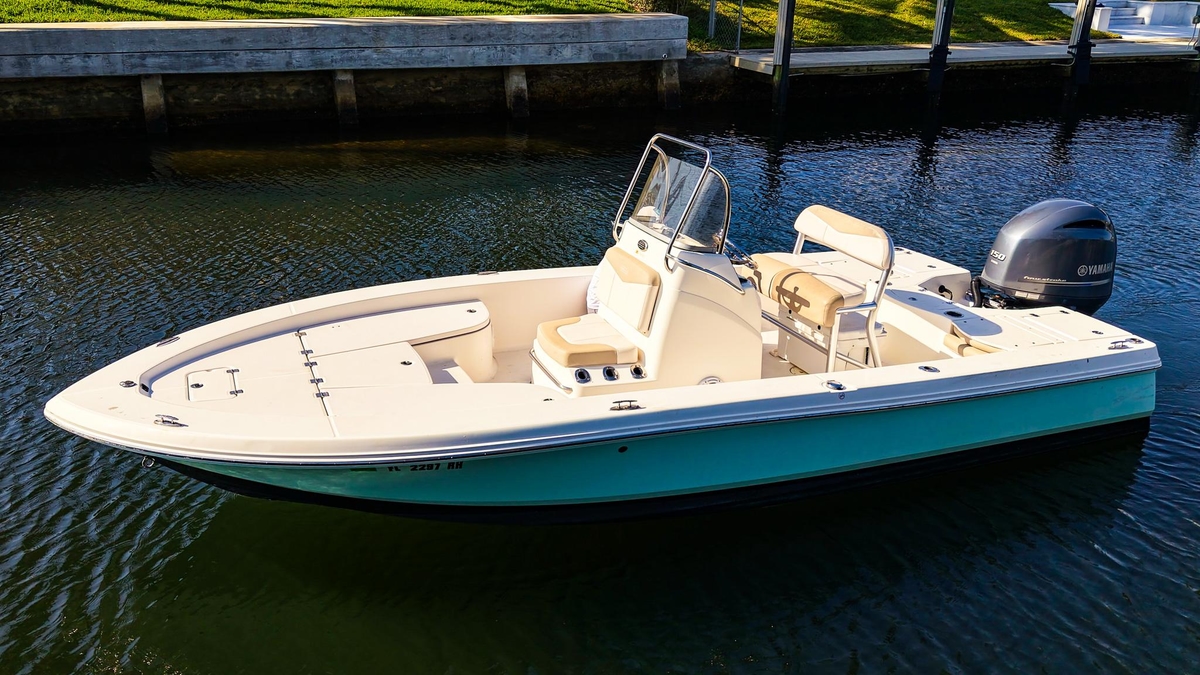2016 Robalo 206 Cayman - Sold Boat
