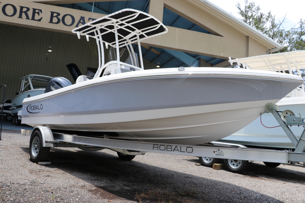 2025 Robalo 206 Cayman - Sold Boat