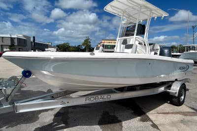 BOATZON | Robalo 206 Cayman 2026