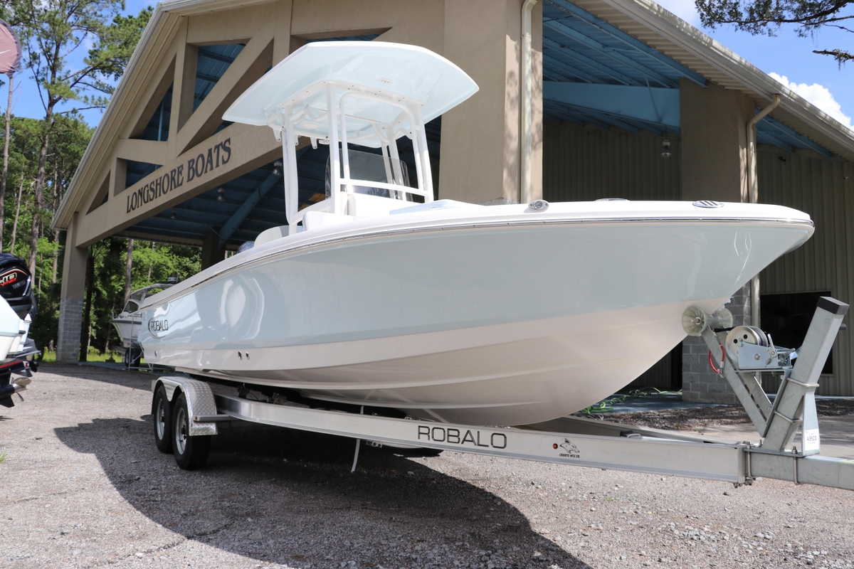2025 Robalo 226 Cayman - Sold Boat