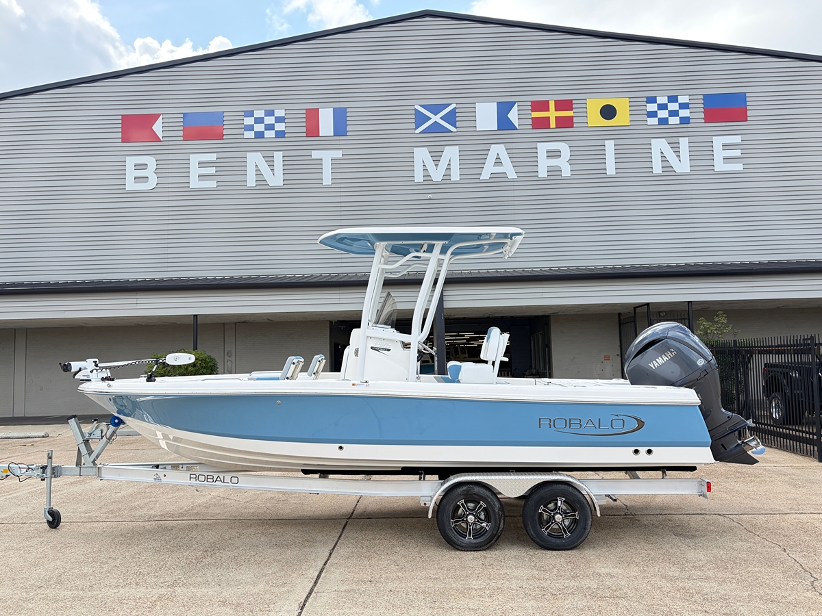 2026 Robalo 226 Cayman - Sold Boat