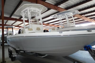 BOATZON | Robalo 226 Cayman 2026