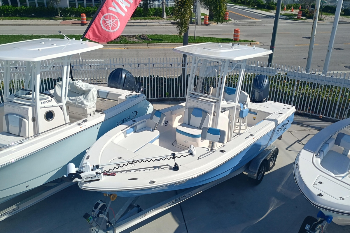 2026 Robalo 226 Cayman - Sold Boat