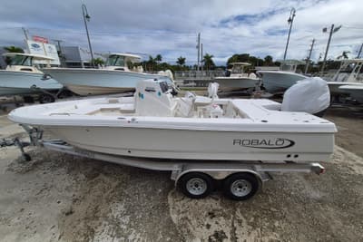 BOATZON | Robalo 226 Cayman 2026