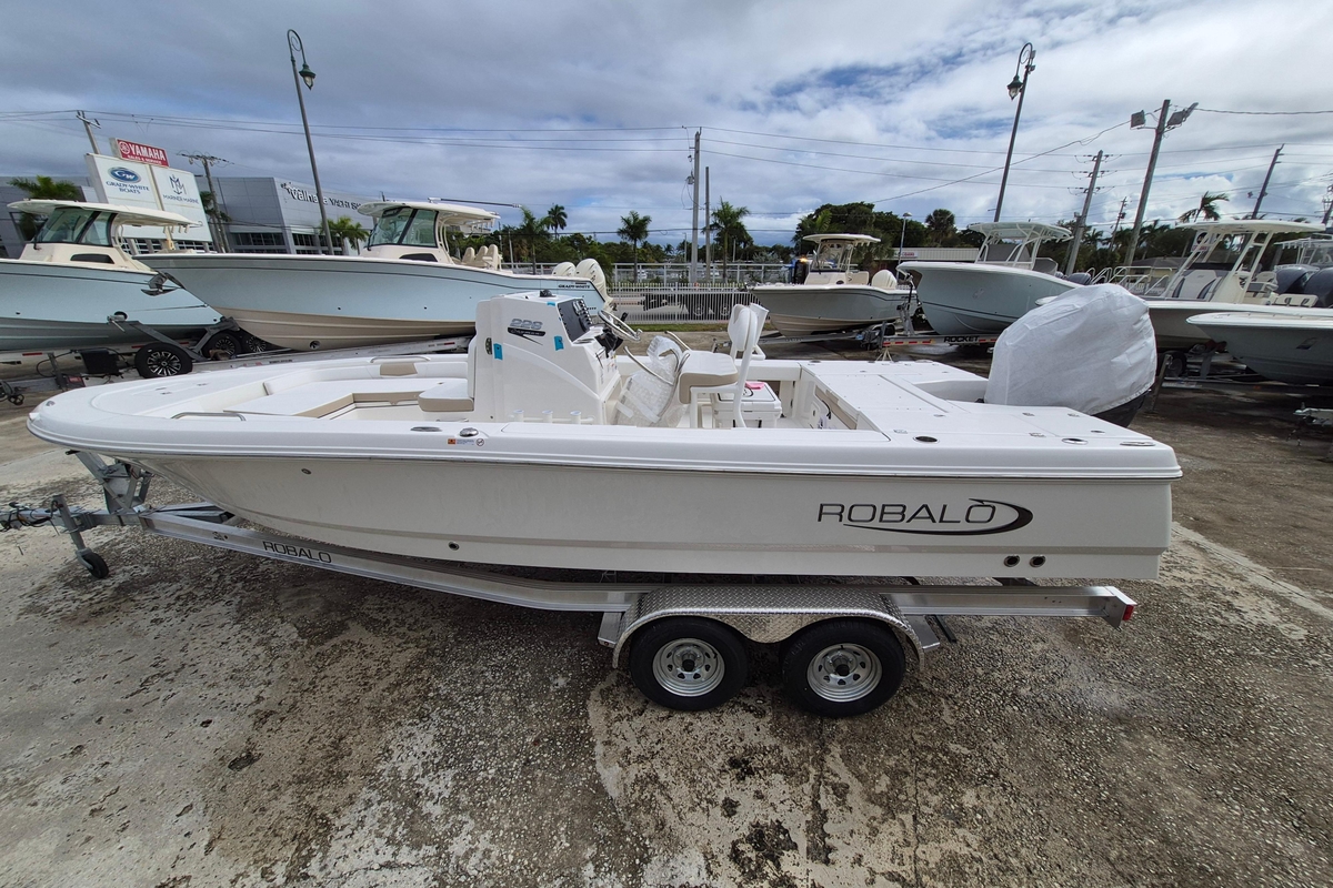 2026 Robalo 226 Cayman - Sold Boat