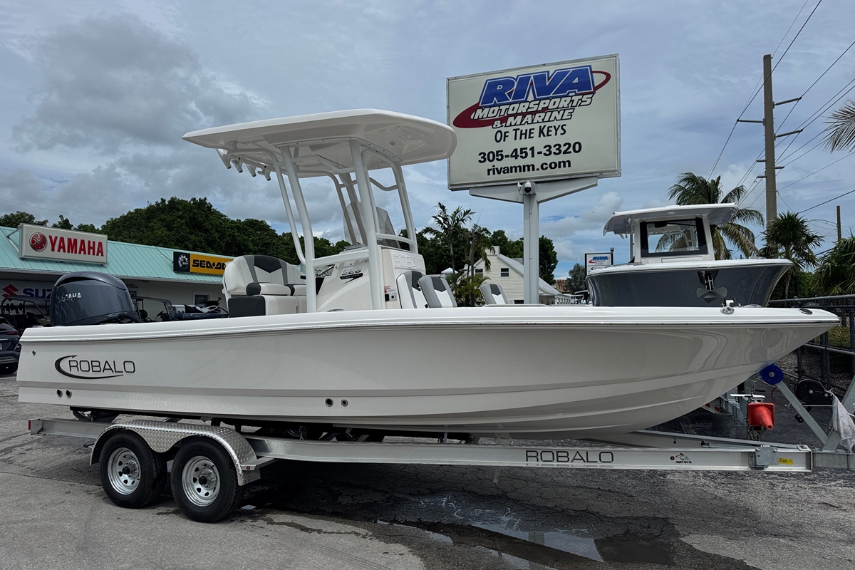 2027 Robalo 226 Cayman - Sold Boat