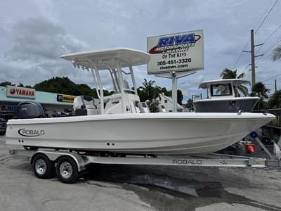 BOATZON | Robalo 226 Cayman Bay 2027