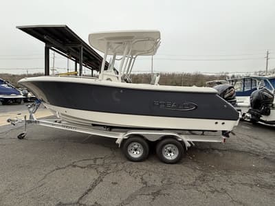 BOATZON | Robalo 232 Explorer 2026