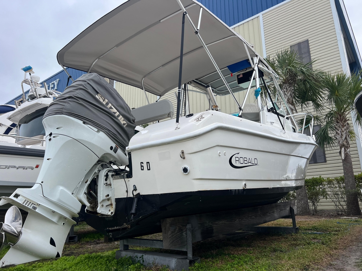 2000 Robalo 2440 Walkaround - Sold Boat