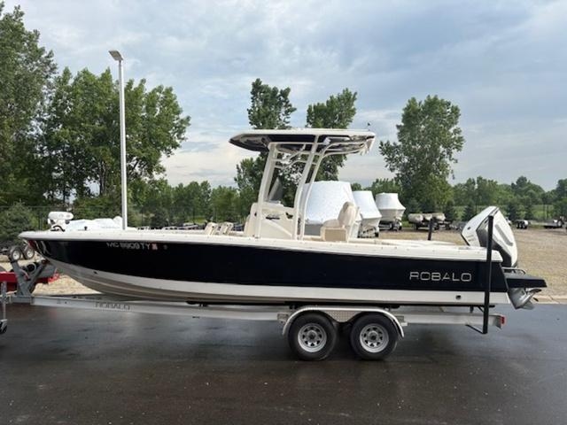 Robalo 246 Cayman 2017