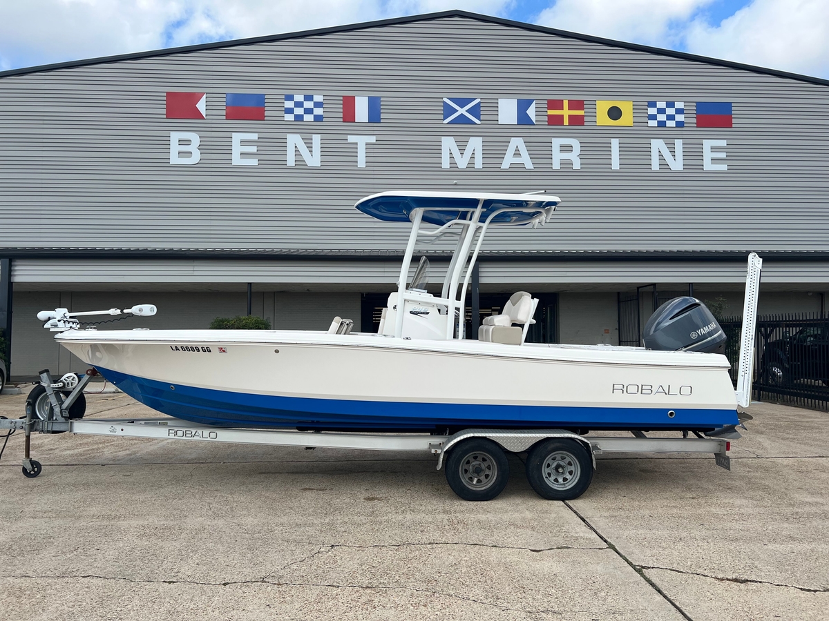 2017 Robalo 246 Cayman - Sold Boat