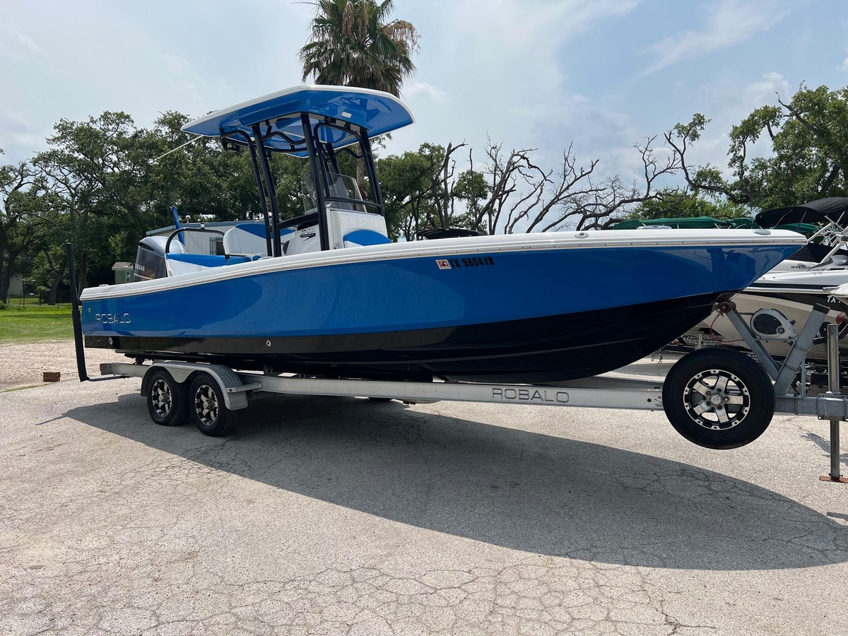 2018 Robalo 246 Cayman - Sold Boat