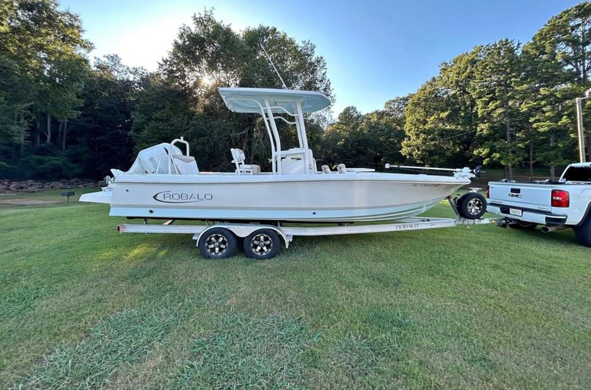 2019 Robalo 246 Cayman - Sold Boat