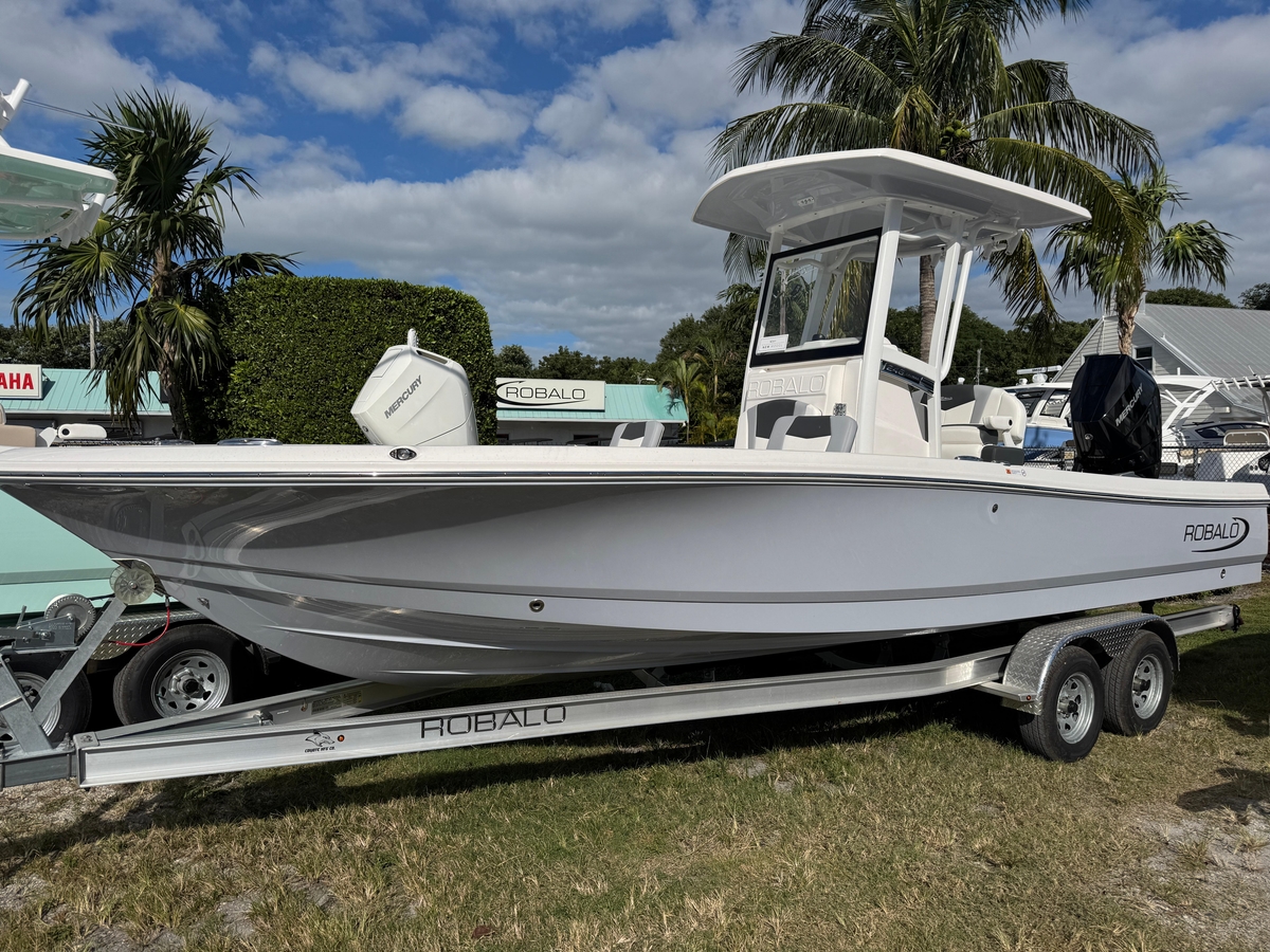 2024 Robalo 246 Cayman - Sold Boat