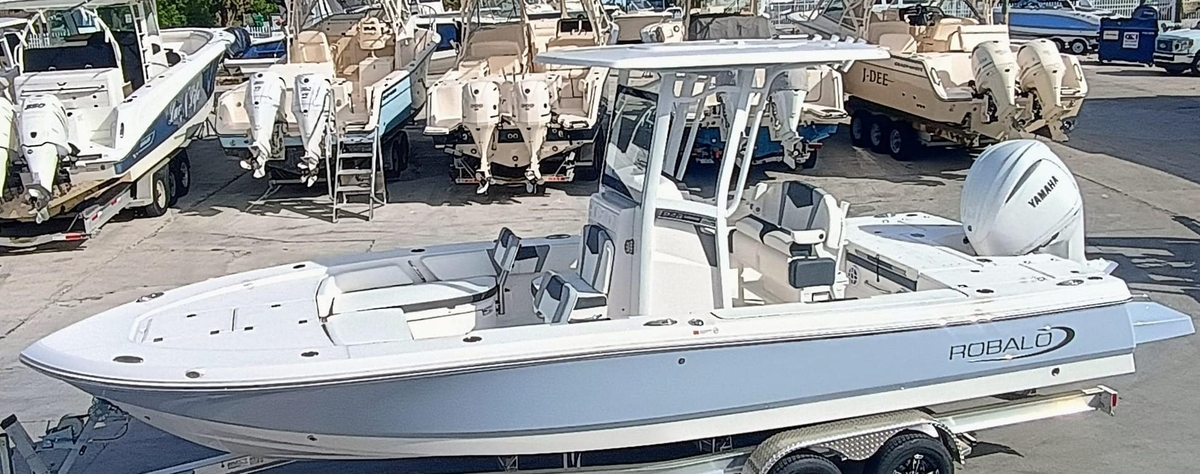 2025 Robalo 246 Cayman - Sold Boat